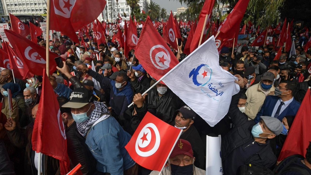 مظاهرات احتجاجية في تونس وسط خلاف سياسي محتدم بين النهضة والرئيس قيس سعيّد