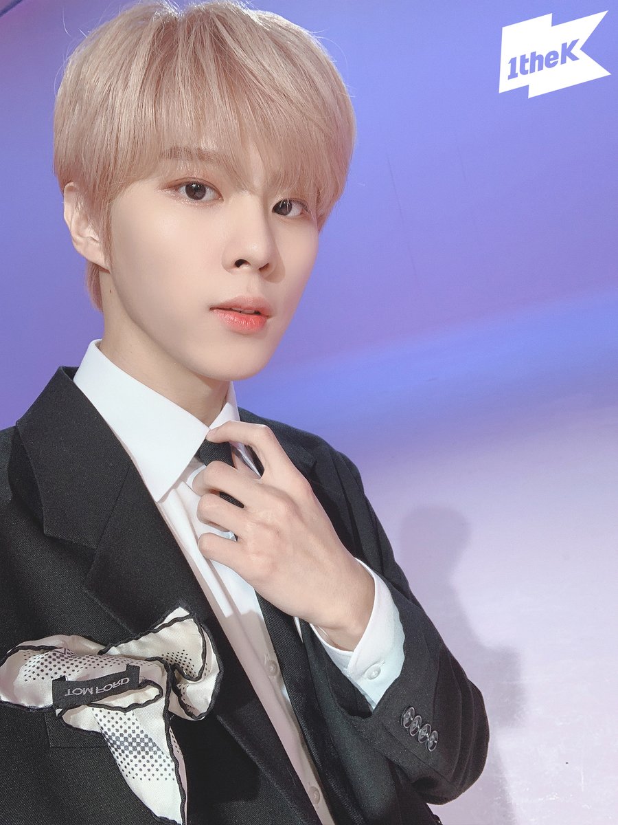 mimiks0417's tweet photo. Suit dance🖤
#김우석_Sugar_고미워요
#Better_with_Wooseok_always https://t.co/nOx2qvNfWg