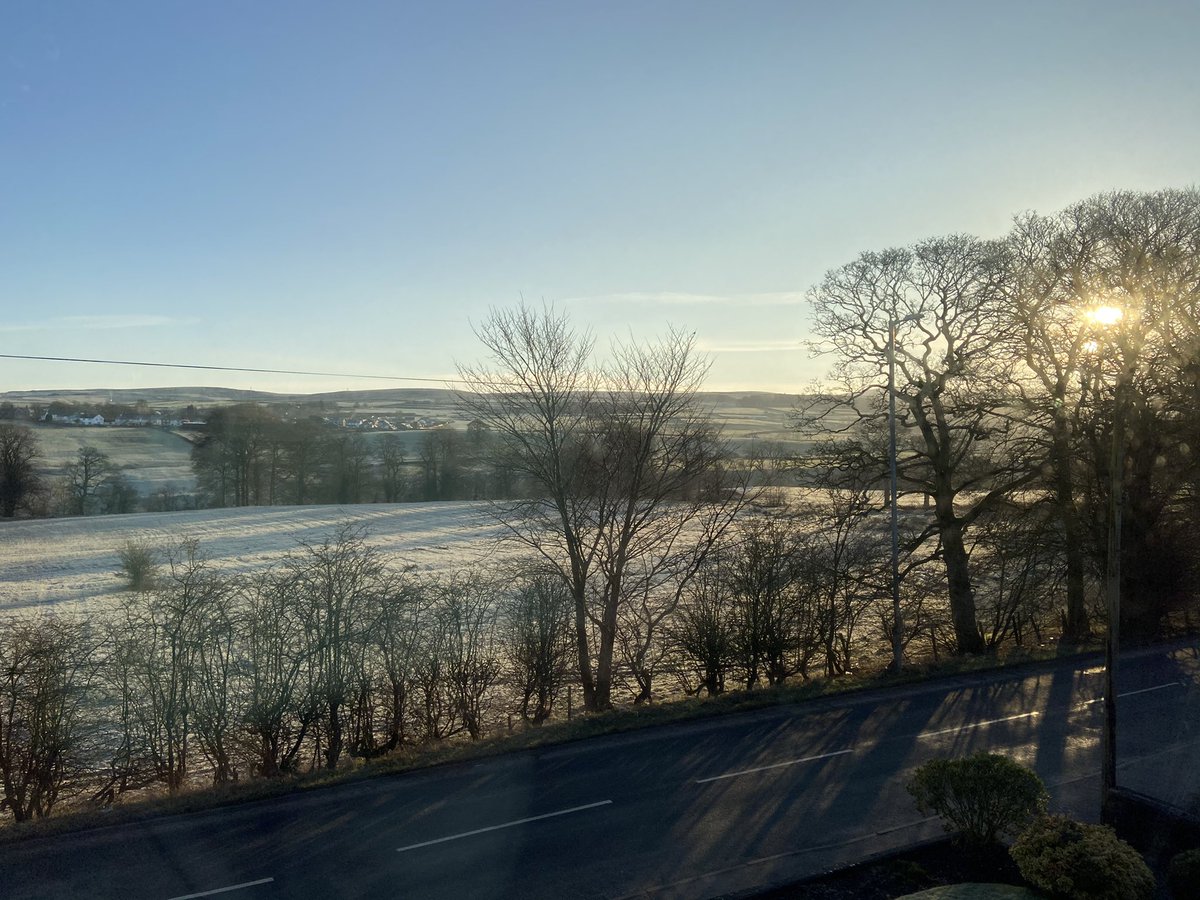 amanda_jhatton's tweet photo. What a beautiful morning 🌞❄️ #hellosunday #burnley #worsthorne #hurstwood #cliviger #nofilterneeded https://t.co/42fqI8RZ0G