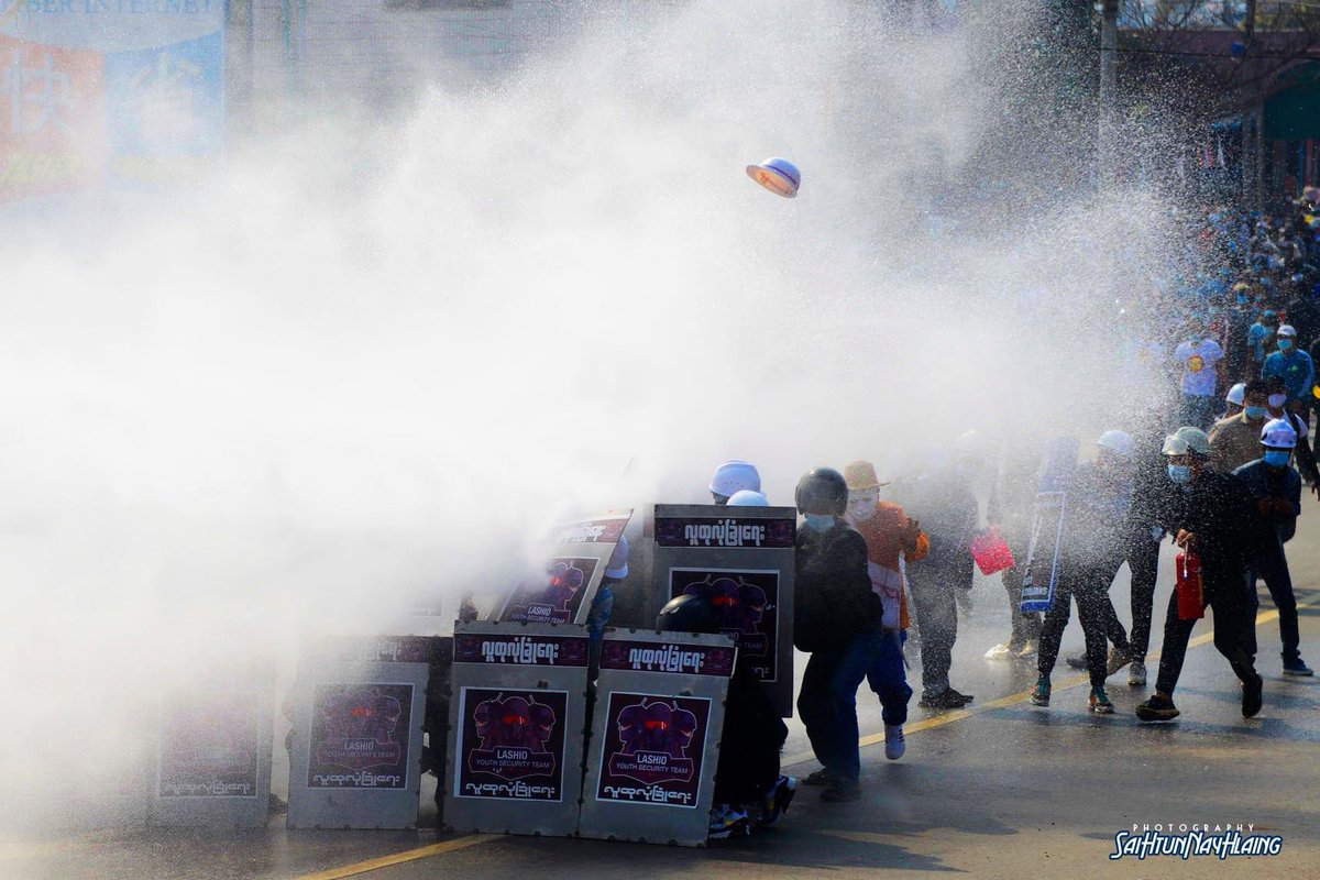 minnay_k's tweet photo. Definitely WARZONE in Yangon and Mandalay. Today is the bloodiest day since Feb 1 coup and more than 10 DEATHS are counted across Myanmar.
But the People hunger for Democracy will not over until victory.

@RapporteurUn @KenRoth 

#MilkTeaAlliance 
#WhatsHappeningInMyanmar https://t.co/2FsQpTxieN