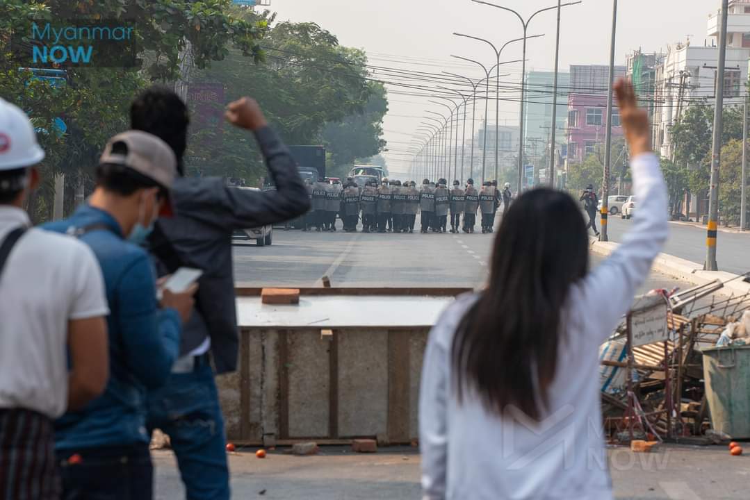 minnay_k's tweet photo. Definitely WARZONE in Yangon and Mandalay. Today is the bloodiest day since Feb 1 coup and more than 10 DEATHS are counted across Myanmar.
But the People hunger for Democracy will not over until victory.

@RapporteurUn @KenRoth 

#MilkTeaAlliance 
#WhatsHappeningInMyanmar https://t.co/2FsQpTxieN
