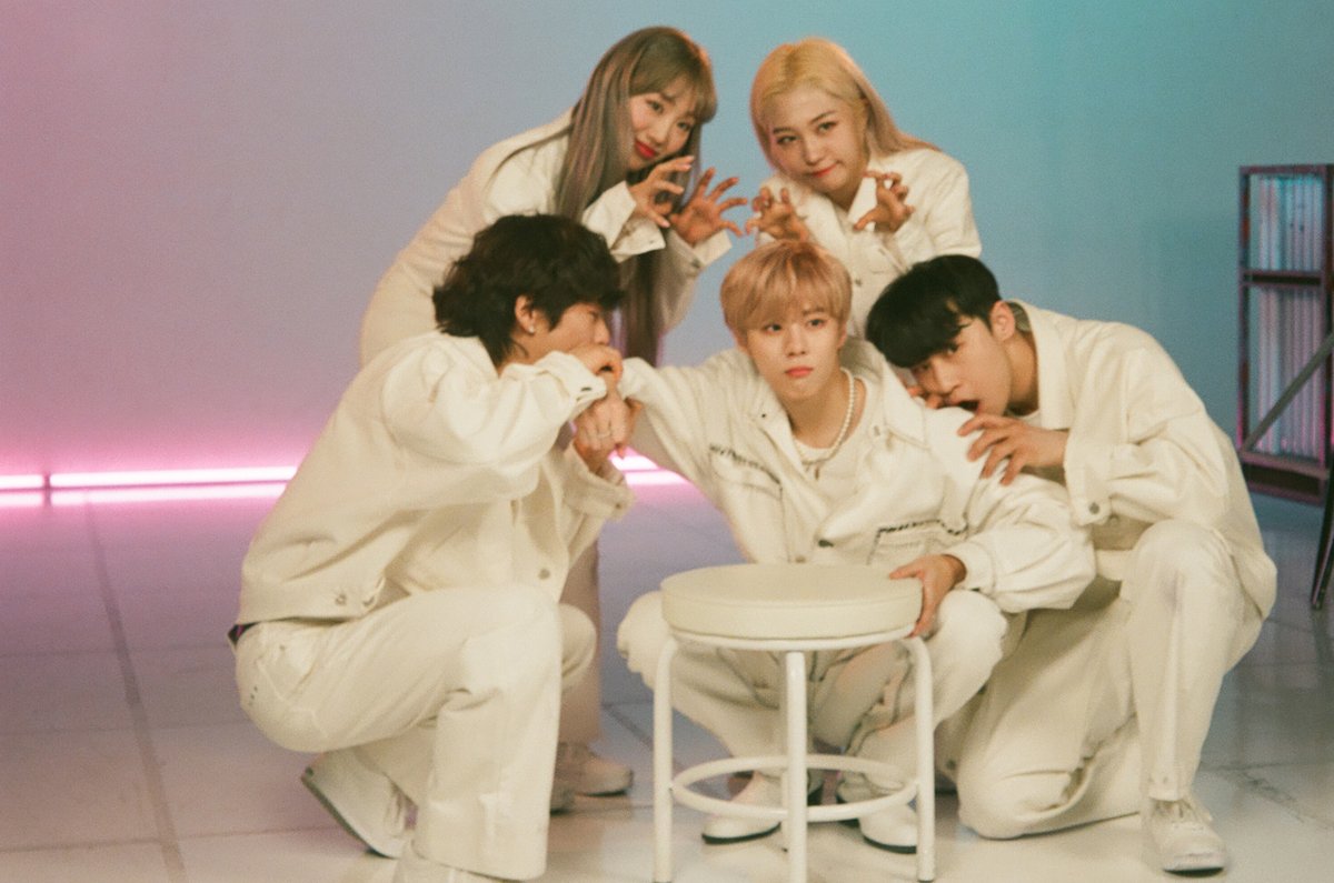 mimiks0417's tweet photo. 'Sugar' Relay Dance
-> https://t.co/mdgY4lmqIy
#김우석_Sugar_고미워요
#Better_with_Wooseok_always https://t.co/1UESk0tsJ2