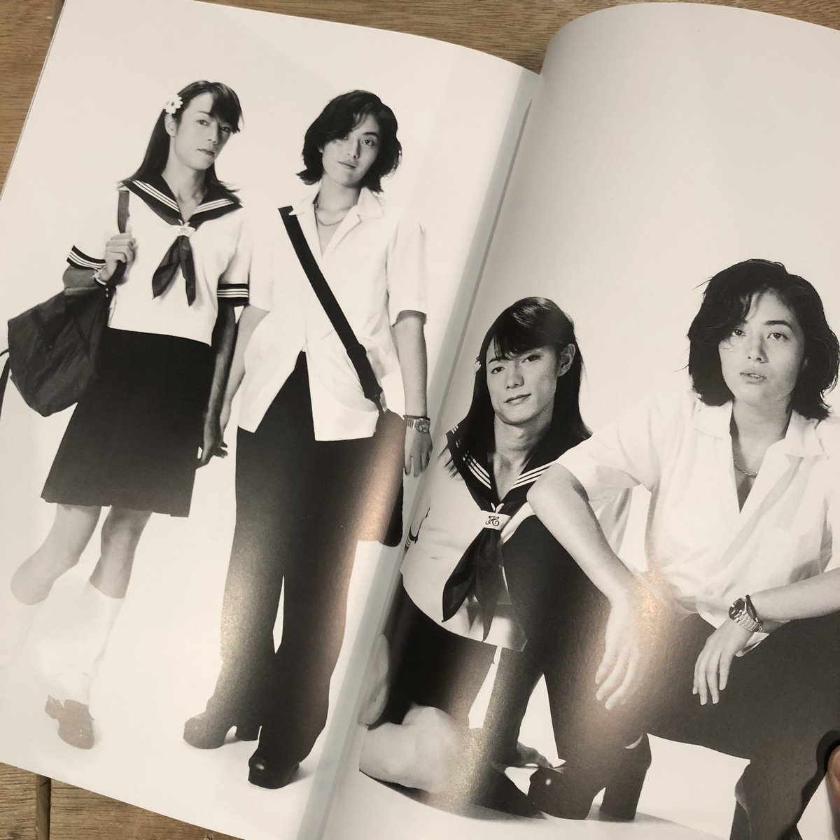 【希少】V magazine 創刊号1998 V 創刊号 1998 vol.1 WINTER 表紙と巻頭はホンマタカシ、このモノクロ