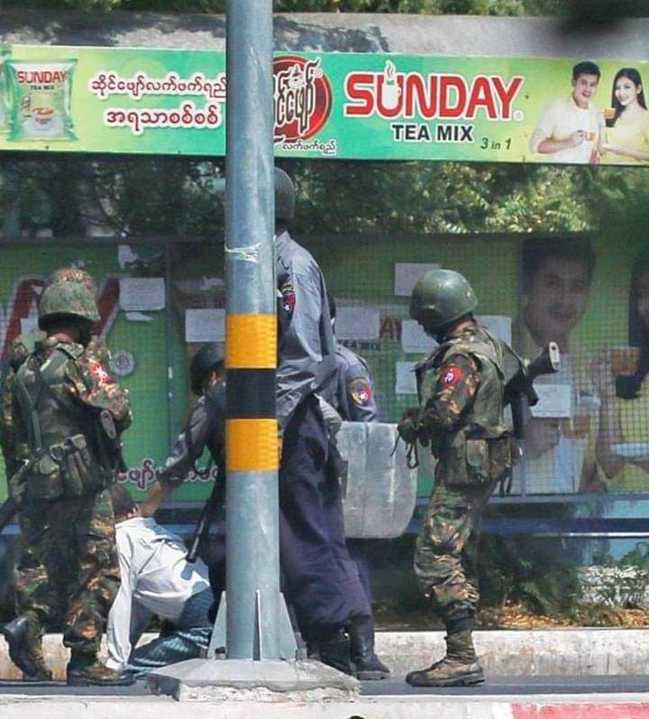 SintSarah9's tweet photo. Soldiers from 33 light infantry division shooting bullets into the compound of MANDALAY City Hospital. @MyanmarRedCross @freya_cole @KenRoth @UNinMyanmar  @YourAnonCentral @RapporteurUn 
SPRING REVOLUTION
#Feb28Coup
#WhatsHappeningInMyanmar
#MilkTeaAlliance https://t.co/9rwuzHPg7o