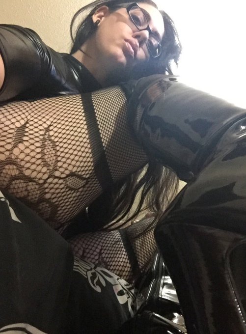 #sundayfunday #onlyfriends Come hang out with me free. https://t.co/OZPENI1ejZ https://t.co/QwBVA1et<a href="/tag/sundayfunday"class="tags">#sundayfunday</a><a href="/tag/onlyfriends"class="tags">#onlyfriends</a>