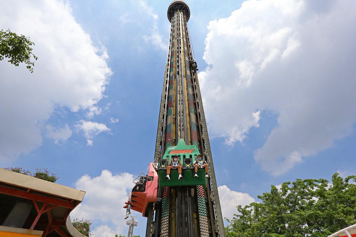 siamamazingpark's tweet photo. ระหว่างเล่น #Giantdrop กับ #วันหยุดยาว อะไรไวกว่ากัน??? 
อยากรู้ต้องมาลอง #สยามอะเมซิ่งพาร์ค 

#สนุกอุ่นใจสะอาดปลอดภัย มั่นใจด้วยมาตรการ #DMHTT แน่นอนครับผม https://t.co/CLnrHyPwaf