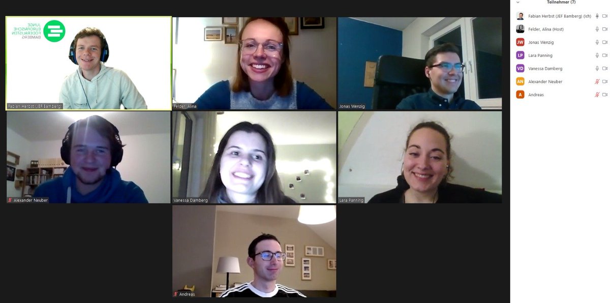 Aus alt mach neu!

Auf der Mitgliederversammlung haben wir letzte Woche unseren alten neuen Vorstand wiedergewählt. Wir freuen uns auf das kommende Jahr mit vielen europäischen Aktionen, Abenden auf Bambergern Kellern und Kooperationen mit unseren Freunden der @jef_bayern!