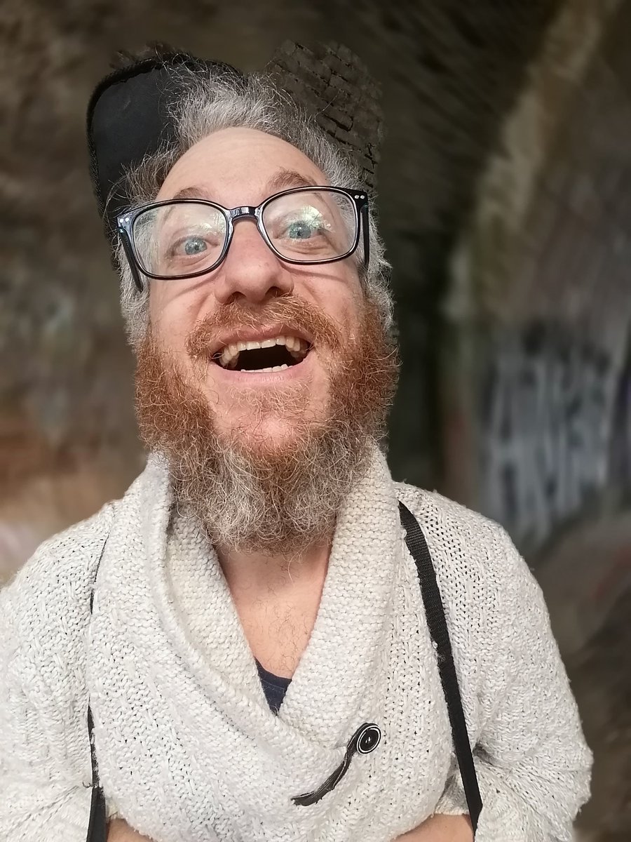 ForgitDavid's tweet image. Le fou chantant souffle tel un vaccin naturel et salvateur sur cette si jolie ville d'Albi... Gardez le cœur ouvert
#albi #troubadour #musicien #poete #vie #celebration #chant #guitare #didgeridoo #famille #amitie #singer #french #artiste #performer #impro #nezrouge #clown