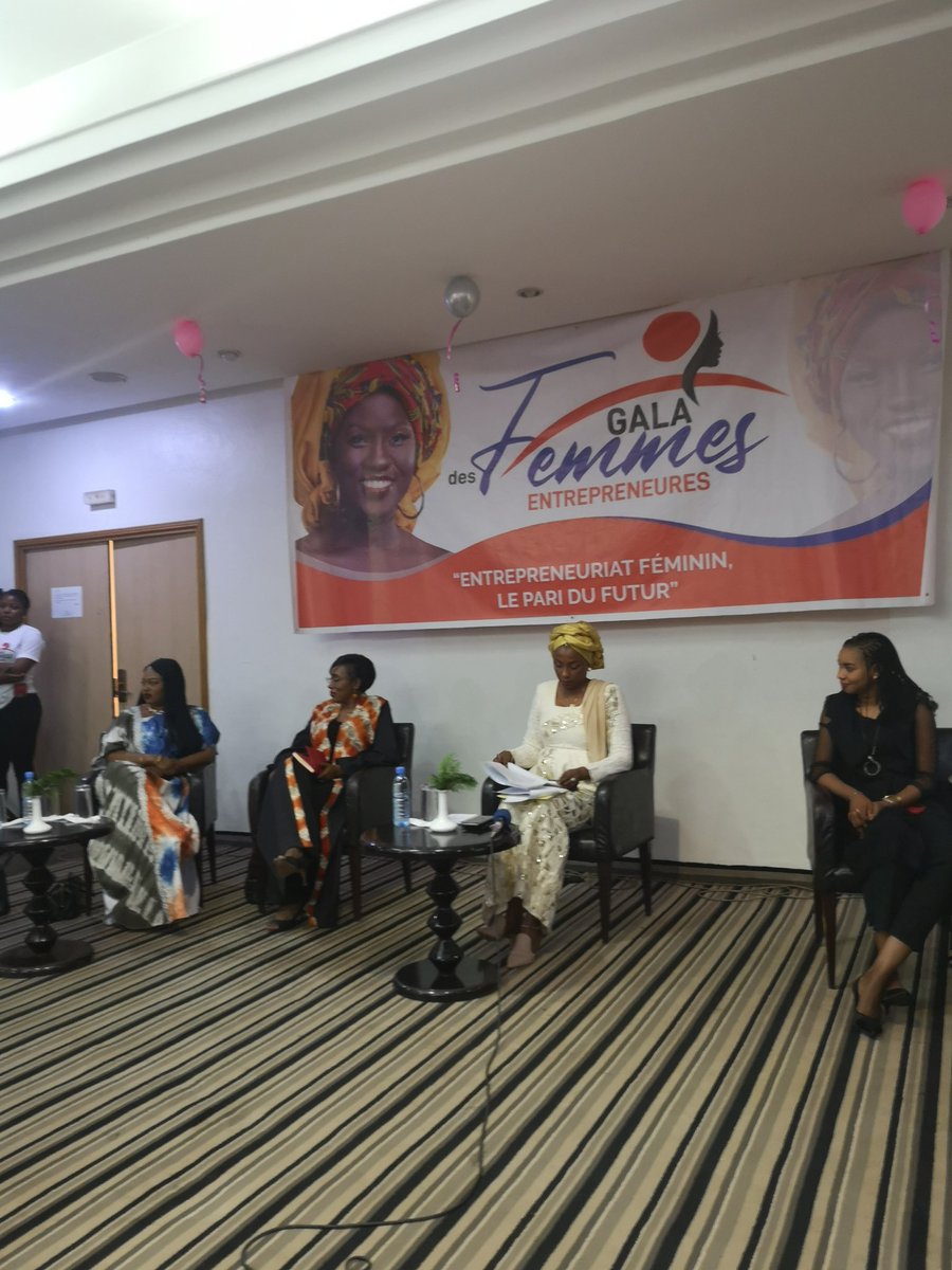 Naboufall's tweet photo. Merci @gala_des pour cet honneur qui m'a été fait aux côtés de mon grand frère @MossadeckBally et d'autres femmes engagées @FatimaAlAnsar2 @Dia_SACKO la marraine @coumbabahtraore @AdamDicko @AgenceVizeo  bravooo @FatoumataBoubou https://t.co/zYSTb2selr