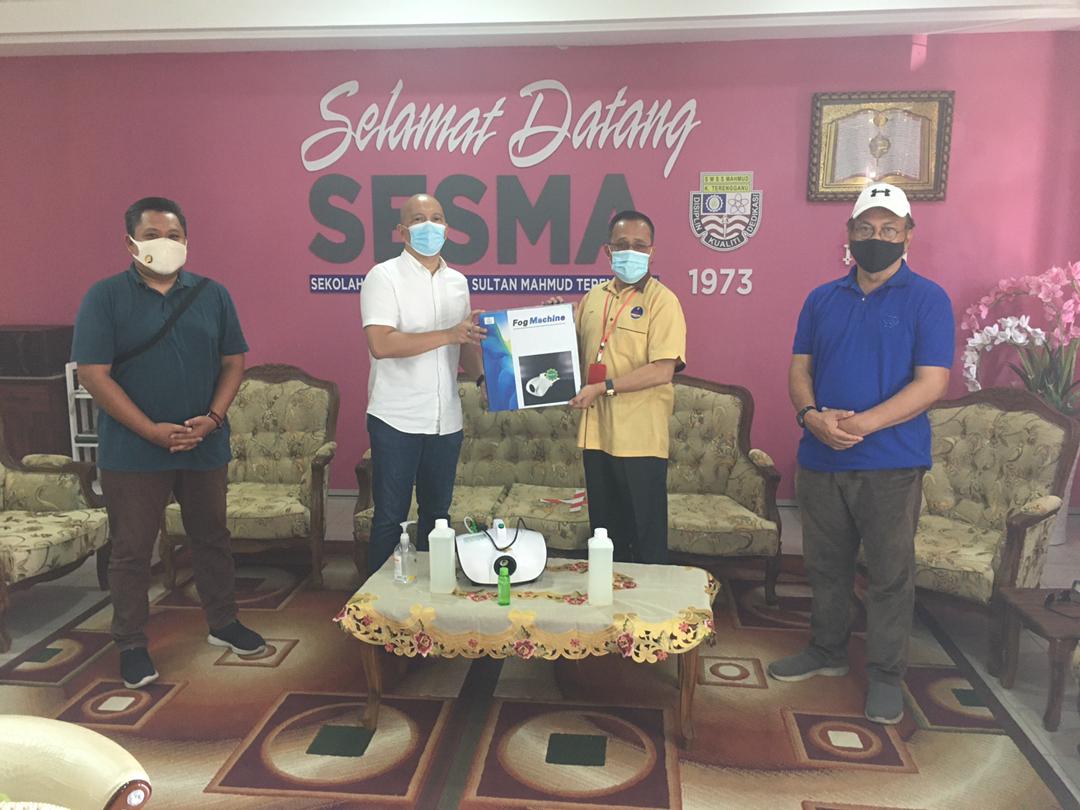 sesmaofficial's tweet photo. Alhamdulillah pagi ini menerima sumbangan dan penyerahan 2 unit alat semburan untuk sanitasi bilik peperiksaan setiap hari. Terima kasih Tuan Apli Alumni SESMA dan YM Dato Raja Arif YDP PIBG SESMA. https://t.co/pQBk8S3Jpr