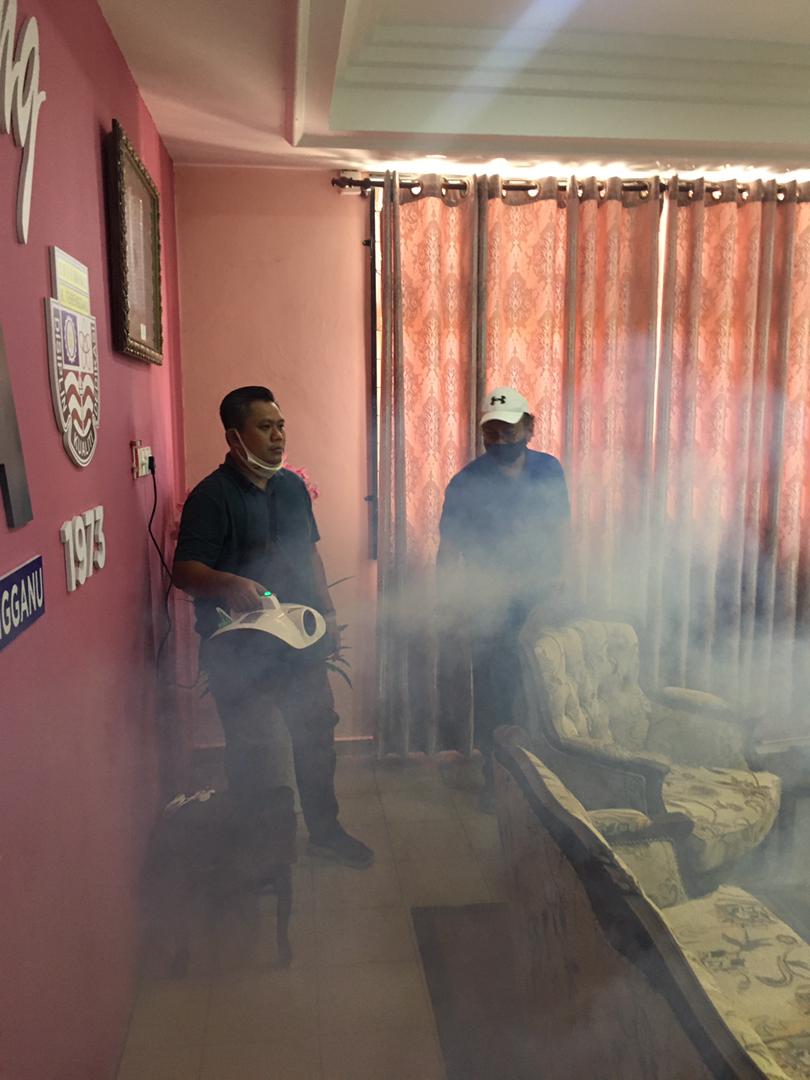 sesmaofficial's tweet photo. Alhamdulillah pagi ini menerima sumbangan dan penyerahan 2 unit alat semburan untuk sanitasi bilik peperiksaan setiap hari. Terima kasih Tuan Apli Alumni SESMA dan YM Dato Raja Arif YDP PIBG SESMA. https://t.co/pQBk8S3Jpr