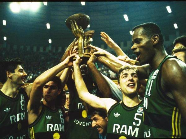 MarcosPereda2's tweet photo. La leyenda del Joventut de Villacampa y los Jofresa: cuando una Penya reinaba en Europa https://t.co/wBHEiLYAKK https://t.co/KH8z5yEOnu