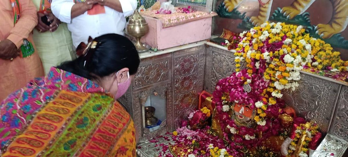 jagdishbjym's tweet photo. #राजसमंद सांसद व प्रदेश महामंत्री श्रीमती @KumariDiya ने राजसमंद में वृहद जनसंपर्क अभियान की शुरुआत भारी जनसमर्थन के साथ की। 
#Rajsamand https://t.co/FKwxawzNeU