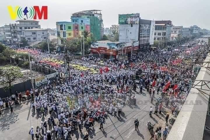 AyeAyeN56683037's tweet photo. အရေးတော်ပုံ....အောင်ရမည်.....💪💪💪💪
#MilkTeaAllianceMyanmar
#နွေဦးတော်လှန်ရေး
#BurmeseSpringRevolution
#RejectMilitaryCoup
#Feb28Coup
#Mandalay https://t.co/dOpSlHI87n