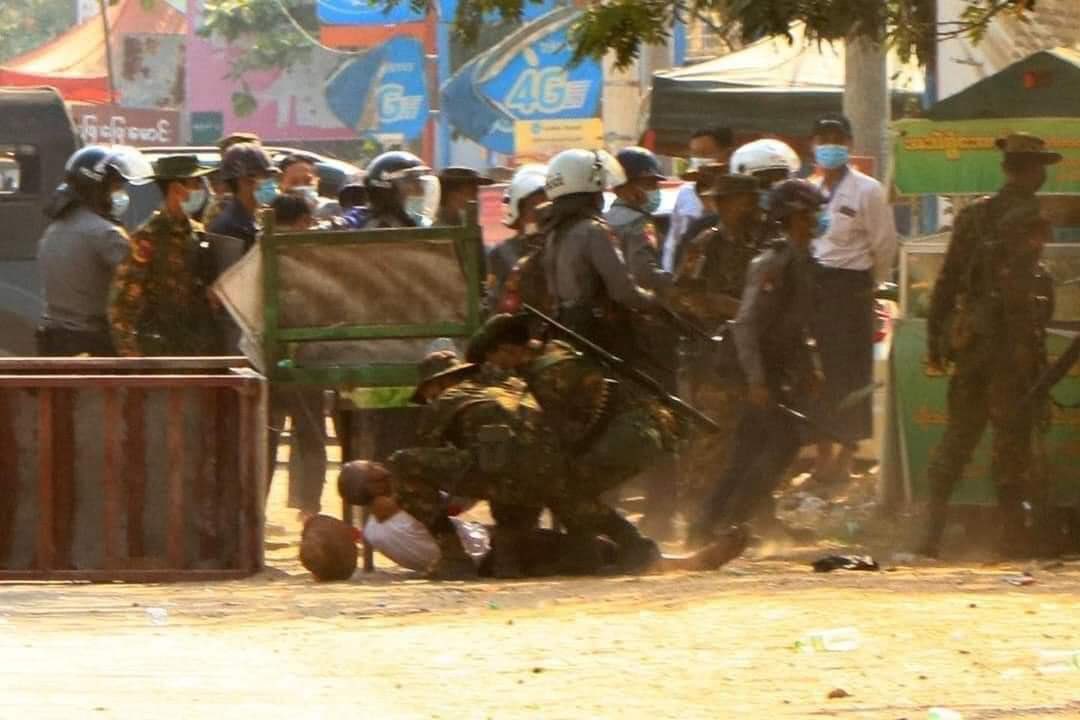 Haruonchill's tweet photo. @mrattkthu In Pyay, Bago, a grandpa was beaten up brutally by uniformed Soldiers. Grandpa got bruises and abrasions on his body. 

SPRING REVOLUTION 
#WhatsHappeningInMyanmar 
#Feb28Coup #OpCCP 
#MilkTeaAllianceMyanmar https://t.co/NXJuNNb3KO