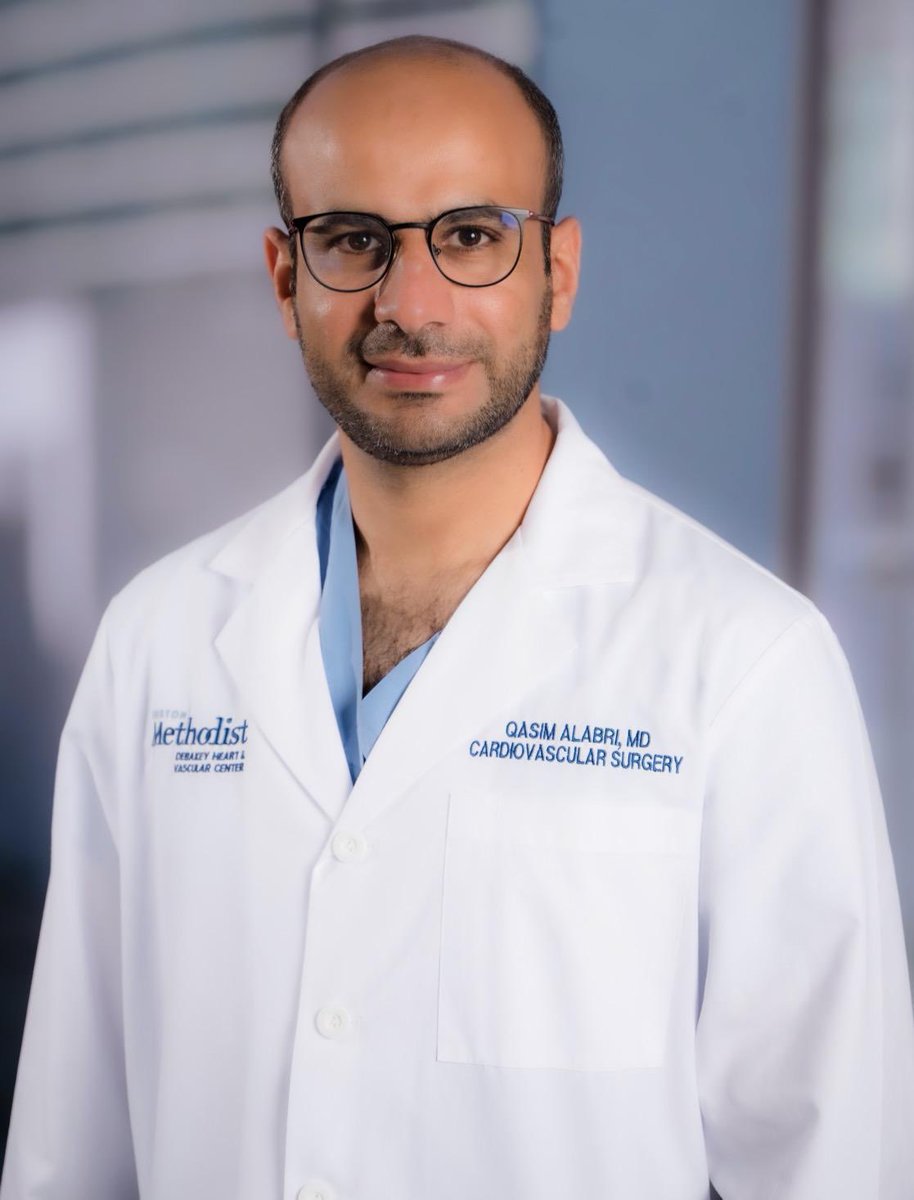 Omaralnabhani2's tweet photo. الدكتور قاسم بن صالح العبري أخصائي جراحة قلب وصدر بمستشفى #جامعة_السلطان_قابوس احد شباب #عمان الناجحين و الذي يفخر و يفاخر  بهم
أكمل درجة الزمالة في مستشفى المثوديست الشهيرة في هيوستن-تكساس وحصل على جائزة مايكل دفيدسون التي تُمنح من قبل جمعية جراحي القلب والصدر العريقة في #أميركا https://t.co/VLEwivVVPg