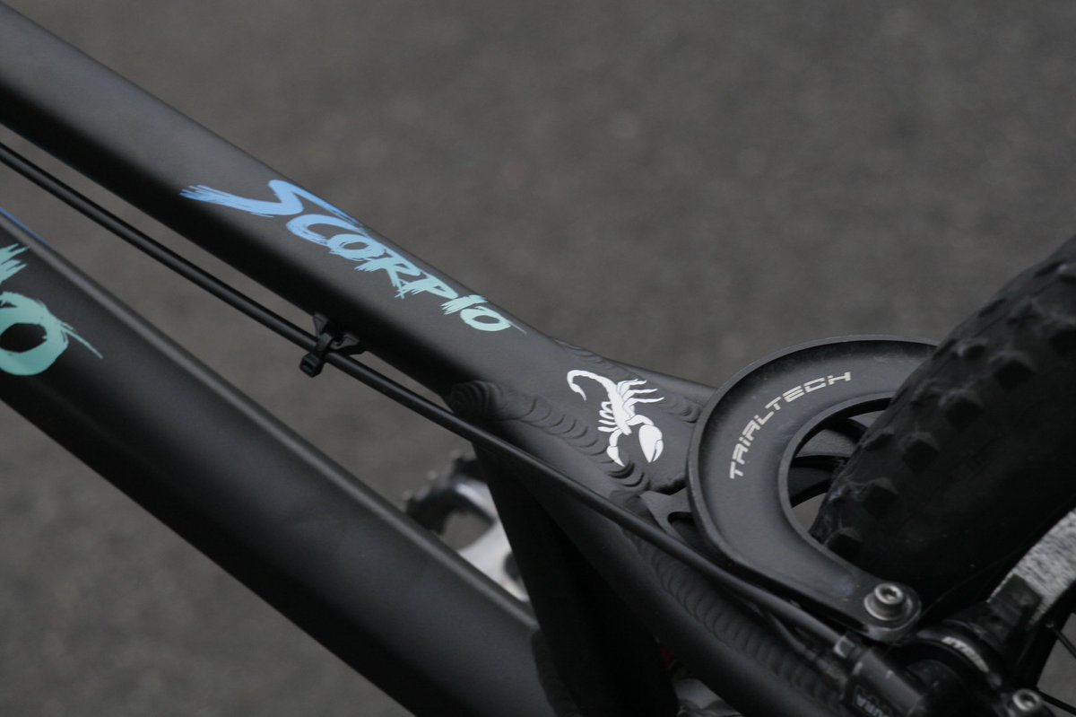 ゆうき S Tweet 黒いサソリが我が家に着弾 ということでscorpio Angel S26 納フレしました 初のチェーンテンショナー付のトラ車です Scorpio Japan様 Mitaniモータースポーツ鈴鹿店様 ありがとうございます Trendsmap