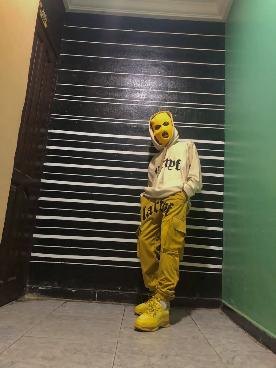 lartyf__'s tweet photo. MaskOn 👽
.
.
 #retweet #trending https://t.co/RSrcbSjlMn