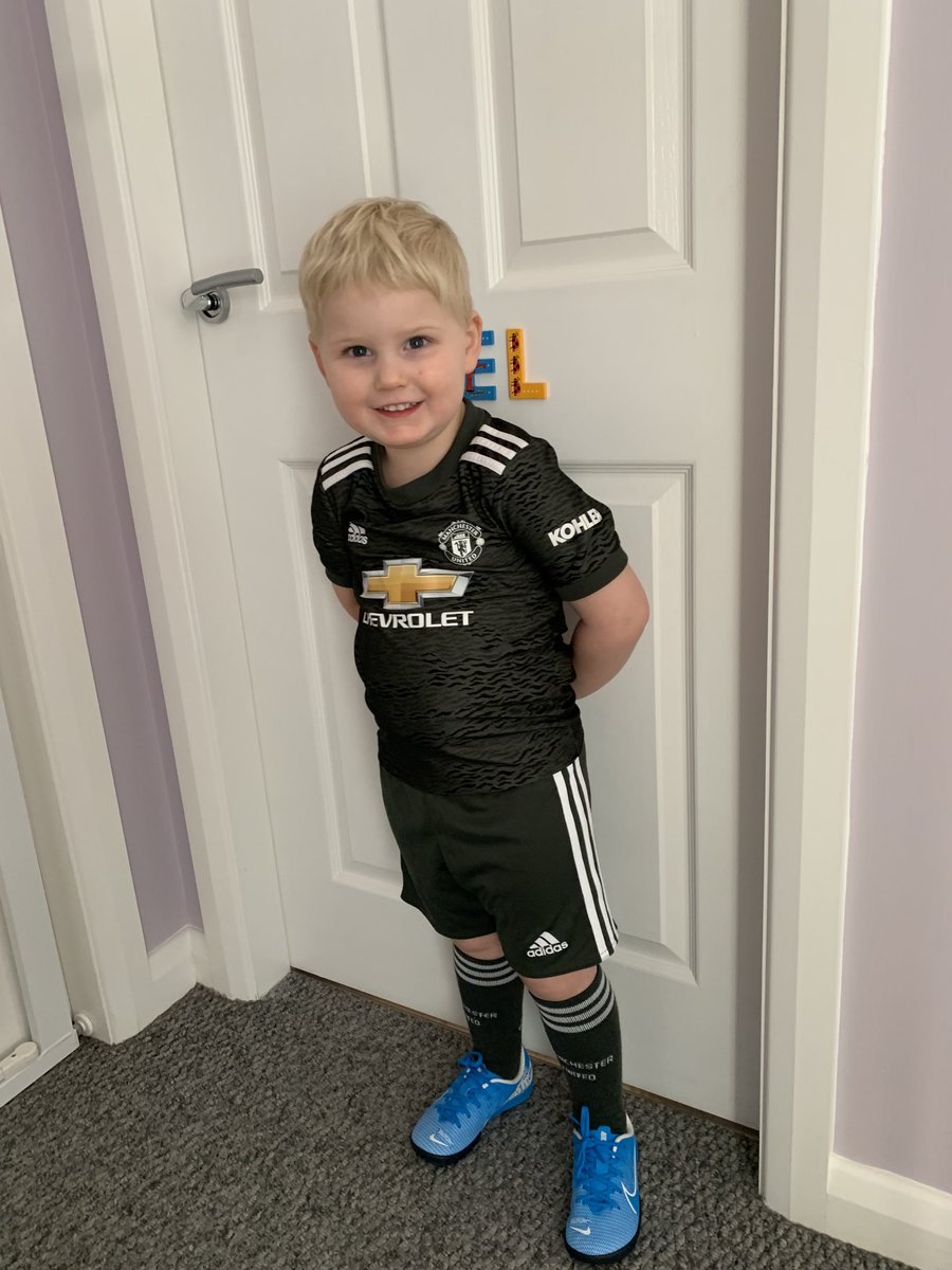 DavidHamilton89's tweet photo. ⁦@MarcusRashford⁩ ⁦@ManUtd⁩ big man all ready to watch us win today! #GGMU https://t.co/0gaBDRvpHf