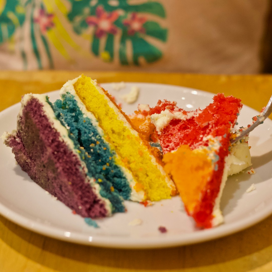 We're all about vibrant colours right now, and not just in our Garden Boutique!🌷
Grab a slice of the rainbow to go with this work of art from @cakingandbaking in #leamington 🌈
The perfect treat after stocking up on your garden &amp; farm shop essentials at <a href="/HattonShopping/">Hatton Shopping</a>
#Warwick