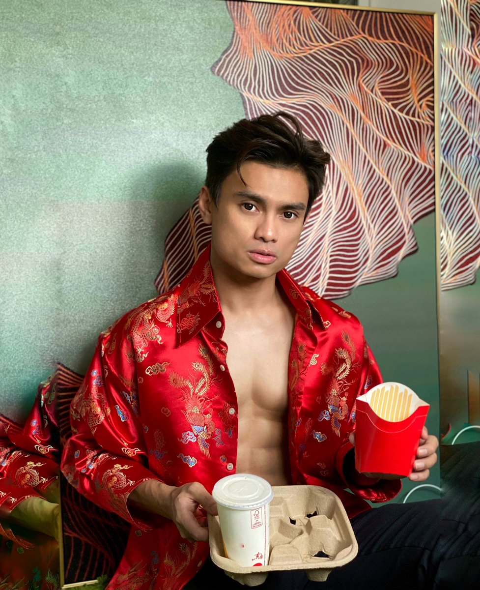 FiqrieIsMe's tweet photo. HOW I SPENT CHAP GOH MEI...til today ๐ฅค๐
Anyone still single since Fridayโ
https://t.co/MVVQm8cpwl
#behatibajucina
#chapgohmei #chineseperanakan #chinesenewyear2021 #yearoftheox #singlenotlooking https://t.co/MBSXel7gqT