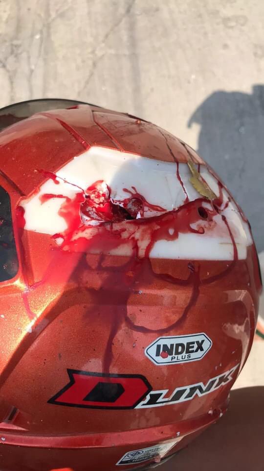 naing12345679's tweet photo. BREAKING NEWS: Security Forces Shot a Man's Head in Mandalay Myanmar https://t.co/DYInob32ck