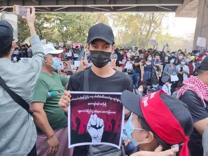KoeeKoee2's tweet photo. Last night he asked to UN that ''How many dead bodies UN need to take action?" Today he is SHOT DEAD by Myanmar Police ( Terrorist ) 

My Prayers are with him 🙏🏼
 
#How_Many_Dead_Bodies_UN_Need_To_Take_Action?
#savemyanmar 
#SayNoToMilitaryCoup
#UnitedNations https://t.co/lG6tnVNAip