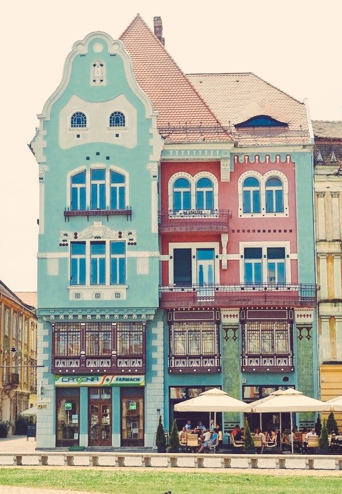 NouveauDeco's tweet photo. The Brück House is an Art Nouveau (Secession) building located in the Romanian city of Timisoara. Redesigned in 1910 by architects Laszlo Szekely and Arnold Merbl. Before and after recent renovation: https://t.co/g4oBbuH2fj