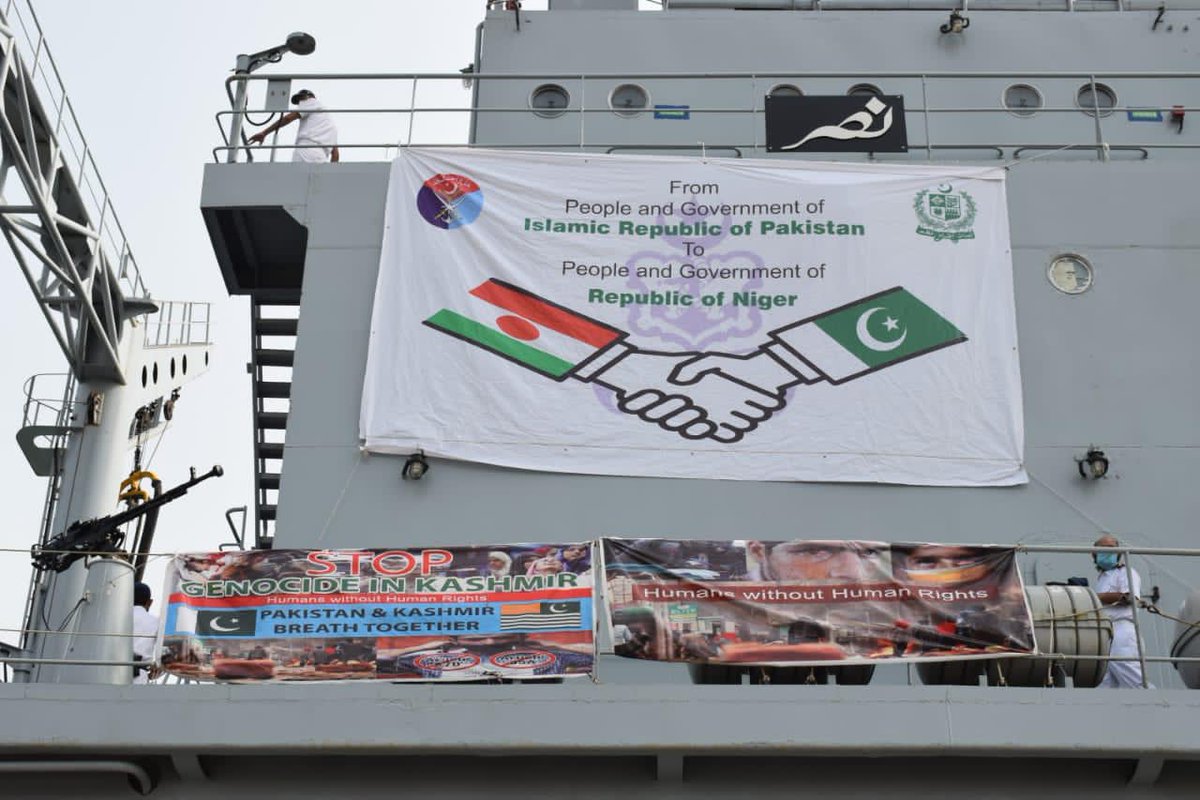 PakinNiger's tweet photo. Pakistan Embassy Niger, is pleased to announce the arrival of Pakistan Navy Ship ‘NASR’ at Cotonou Port of Benin to deliver the gift of 1,000 Tons Rice for the brotherly pple of Niger. 
The vessel has travelled 17,000 km through the sea to deliver the gift committd by Pak FM. https://t.co/u7iaDtAMdB