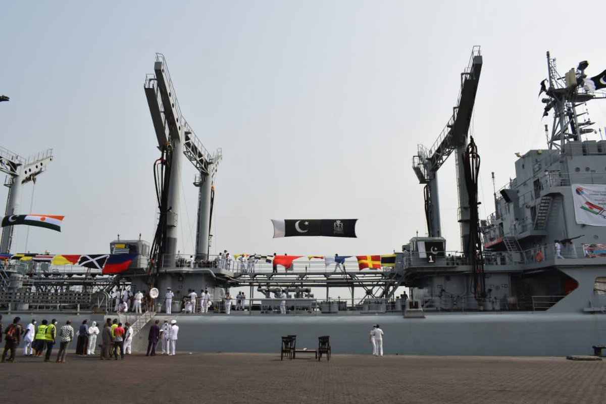 PakinNiger's tweet photo. Pakistan Embassy Niger, is pleased to announce the arrival of Pakistan Navy Ship ‘NASR’ at Cotonou Port of Benin to deliver the gift of 1,000 Tons Rice for the brotherly pple of Niger. 
The vessel has travelled 17,000 km through the sea to deliver the gift committd by Pak FM. https://t.co/u7iaDtAMdB