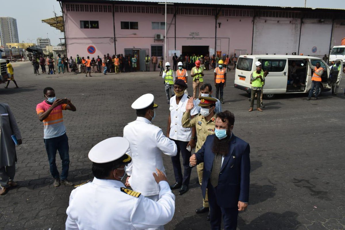 PakinNiger's tweet photo. Pakistan Embassy Niger, is pleased to announce the arrival of Pakistan Navy Ship ‘NASR’ at Cotonou Port of Benin to deliver the gift of 1,000 Tons Rice for the brotherly pple of Niger. 
The vessel has travelled 17,000 km through the sea to deliver the gift committd by Pak FM. https://t.co/u7iaDtAMdB