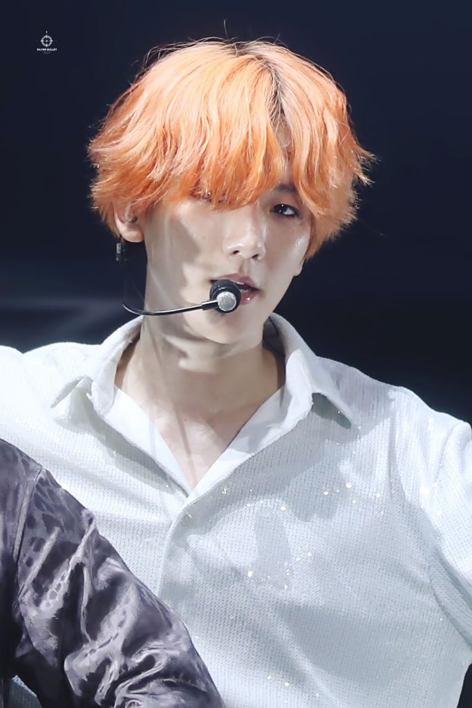 506png's tweet image. this is luhan             this is baekhyun