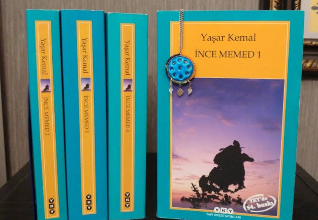 “İnsan evrende gövdesi kadar değil yüreği kadar yer kaplar.” 
***
Çukurova'nın İnce Memed'i.. #YaşarKemal iyi ki geçtin bu dünyadan ☘️
Saygıyla...#YasarKemal #incememed