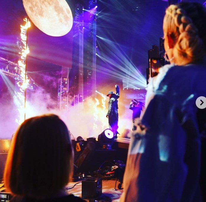 It started good  For The Glory @ArielWalkerRp and Phoebe watching on