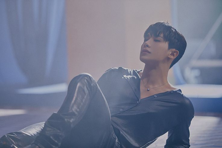 New_Ending0629's tweet photo. I'm going to do radio requests again at 6PM today. So in 6 hours ^^ If anyone wants to join and help request AAY that would be amazing #Wonho #aintaboutyou #WHRadio @official__wonho https://t.co/k3vmXY6l2W