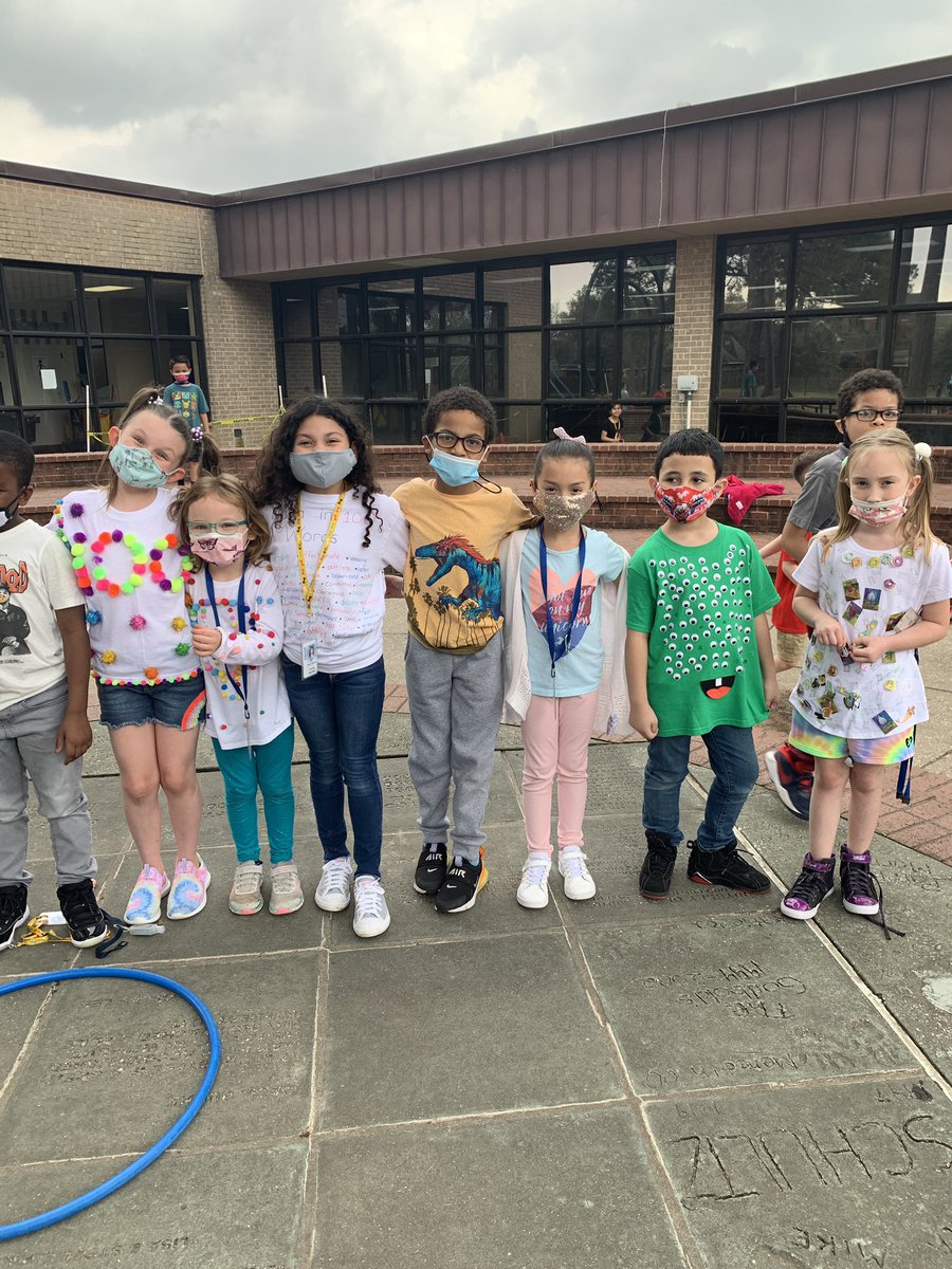 JoSpedale's tweet photo. Celebrating 100 days of school! @CyFairYeager #yeagerbuzz #100daysofschool https://t.co/ShgMGaBYzY