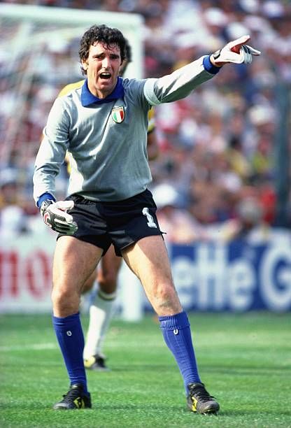 Happy 79th birthday to Dino Zoff! Great goalkeeper, 1982 World Cup champion with when he was 40. 