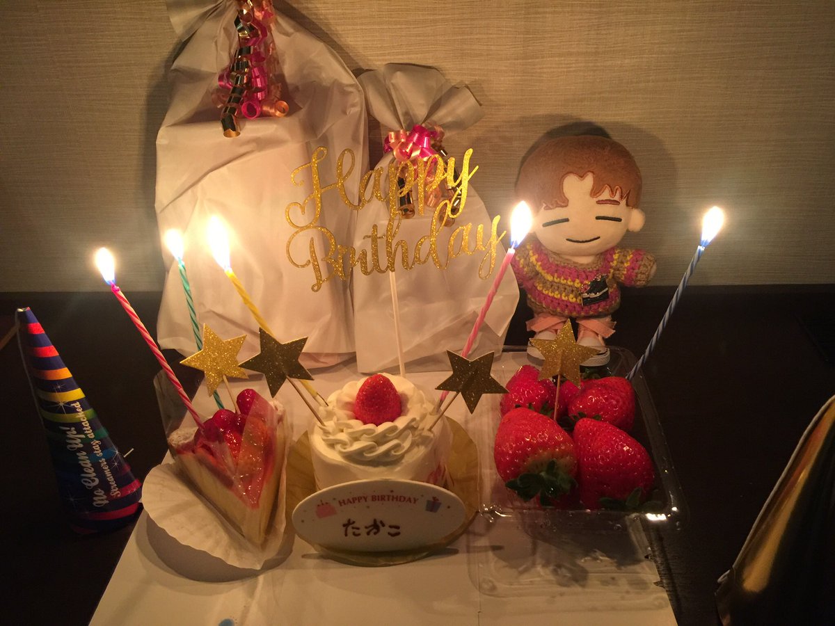 たかこ 타카코 Takako 先週は友達がお泊まり会でサプライズ誕生日パーティー してくれた クラッカーも飾りも用意してくれて めっちゃ嬉しかった クラッカー 久々だったけど刺激的でよかった プレゼントもたくさん 大切に使い