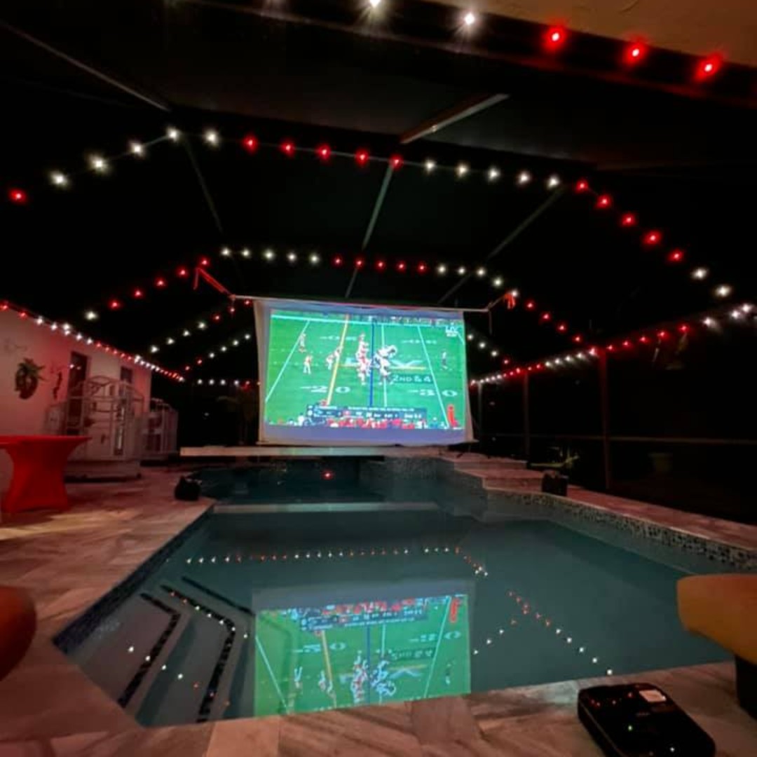 TrimlightP's tweet image. How do you like to watch your favorite sports?

#sports #watch #happy #pool #trimlightpro