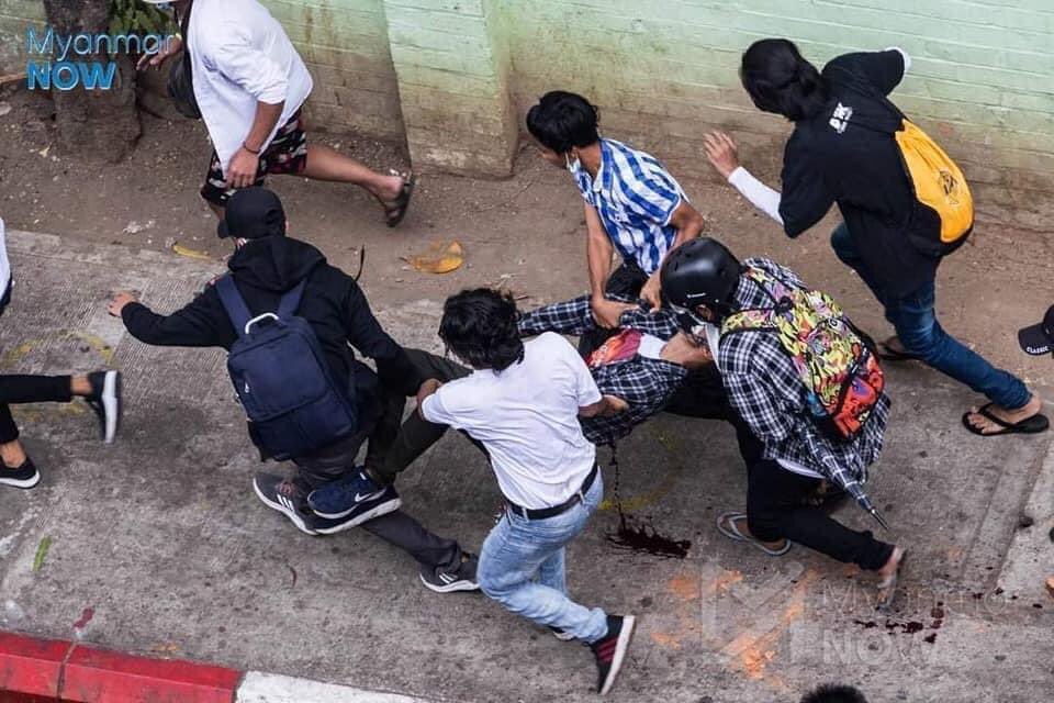 PoPo20072258's tweet photo. #MilkTeaAlliance #WhatsHappeninglnMyanmar #Feb28 #HearTheVoiceOfMyammar https://t.co/5Cop4Tmqx1