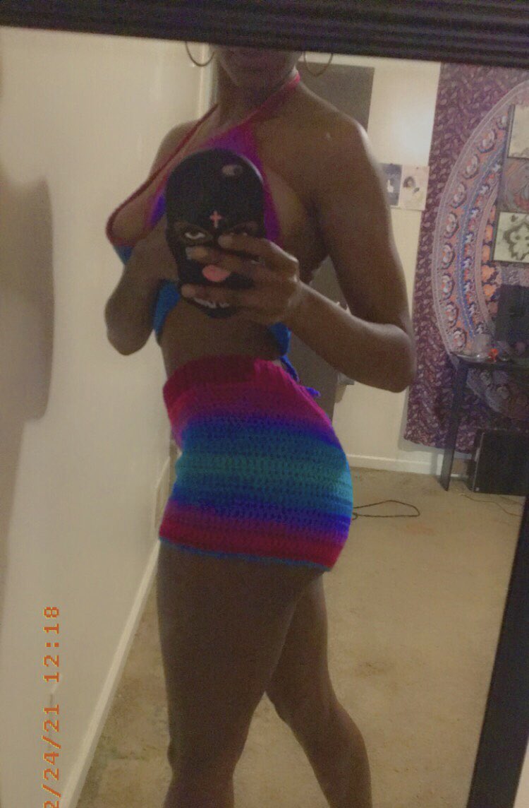 StitchFactor3's tweet photo. Handmade shorts and tie up shirt made by yours truly โค๏ธ #TittyTuesdayOnSunday #CrochetWear #MadeByMe #TimelineBlessing #RetweeetPlease #RETWEEETME https://t.co/WB6f7Tqn3j