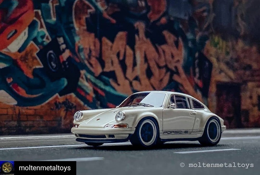 AToyZ_'s tweet photo. Reposted from @moltenmetaltoys Can you hear the song?
.
.
.
#timothyandpierre #porsche911 #porschesinger #164scale #diecast #diecastphotography #diecast_daily #diecastdaily #diecastcollector #toycarphotography #hotwheels #diecastpics #diecastcars #dieca… https://t.co/NwLS2RhyQY https://t.co/L8ikXaY8EC