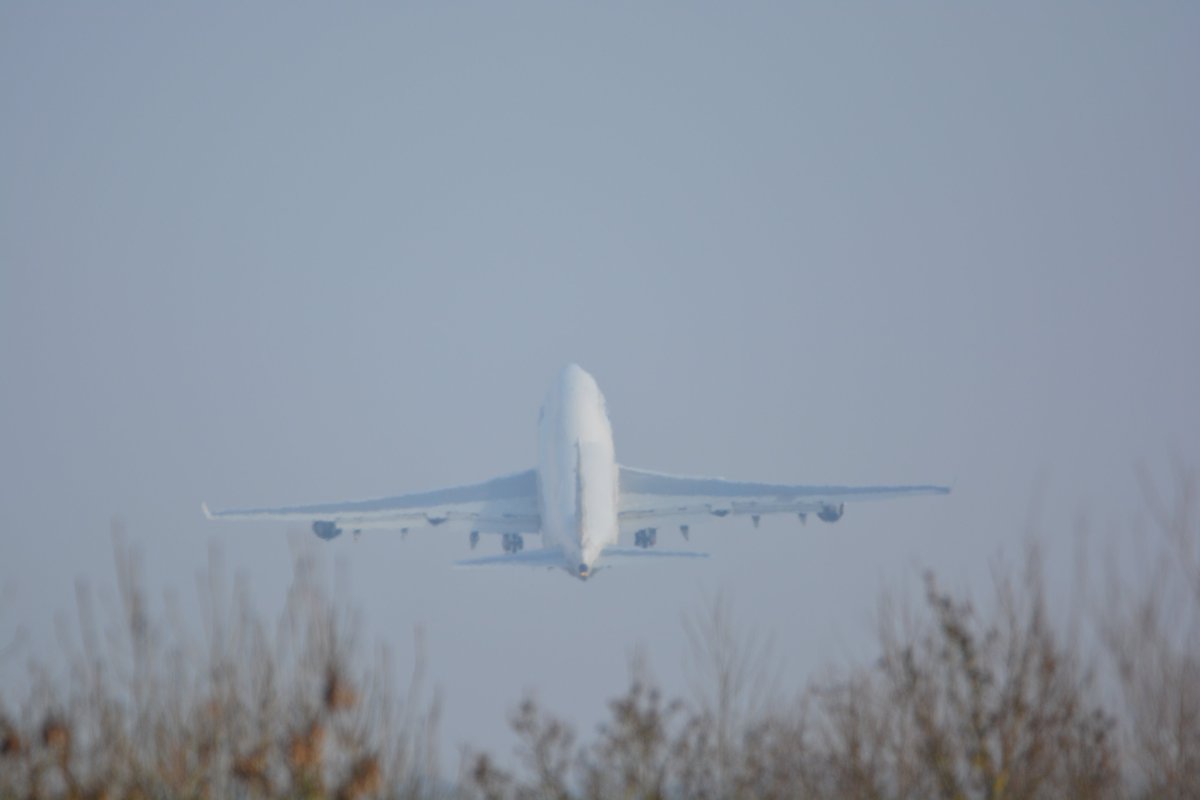 EGLLSpotter's tweet photo. An #LongtailAviation @BoeingAirplanes @BoeingUK #B747 #B744 #B74F #QOTS #QueenOfTheSkies taxiing and taking off from @HeathrowAirport #LHR. @avgeekjoseph @AviationFox1 @picsthomasgg @AvGeekDUS @747GVROS @B748Driver https://t.co/680Nxhr79J