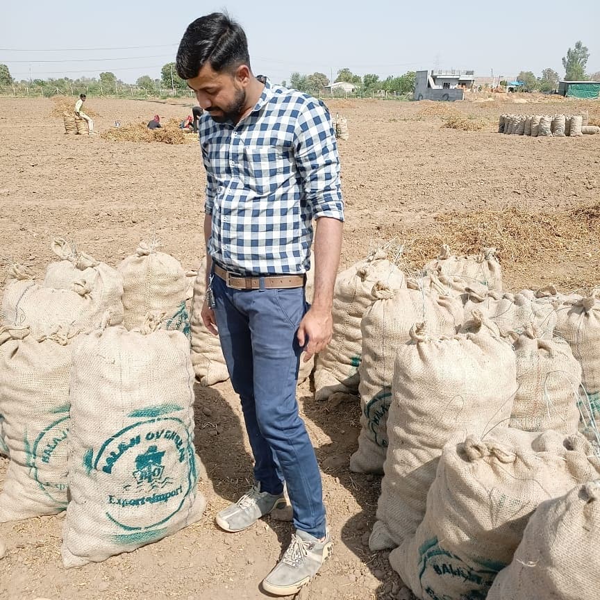 OverseasBalaji's tweet photo. BALAJI OVERSEAS RAJKOT #EXPORTING #DEESA #GUJARAT #POTATOES TO #Colombo #Sri Lanka 🇱🇰 #PotatoesExport🇱🇰 #DEESAPOTATOES
#GUJARATPOTATOES

#BOOK #YOUR #ORDER #NOW FOR #POTATO #EXPORT 

CALL FOR MORE DETAILS 🌰🌰 
JIGNESH +91 9712354344
SATISH +91 9429129403
AKSHIT +91 8347880808 https://t.co/w3miltvYqd