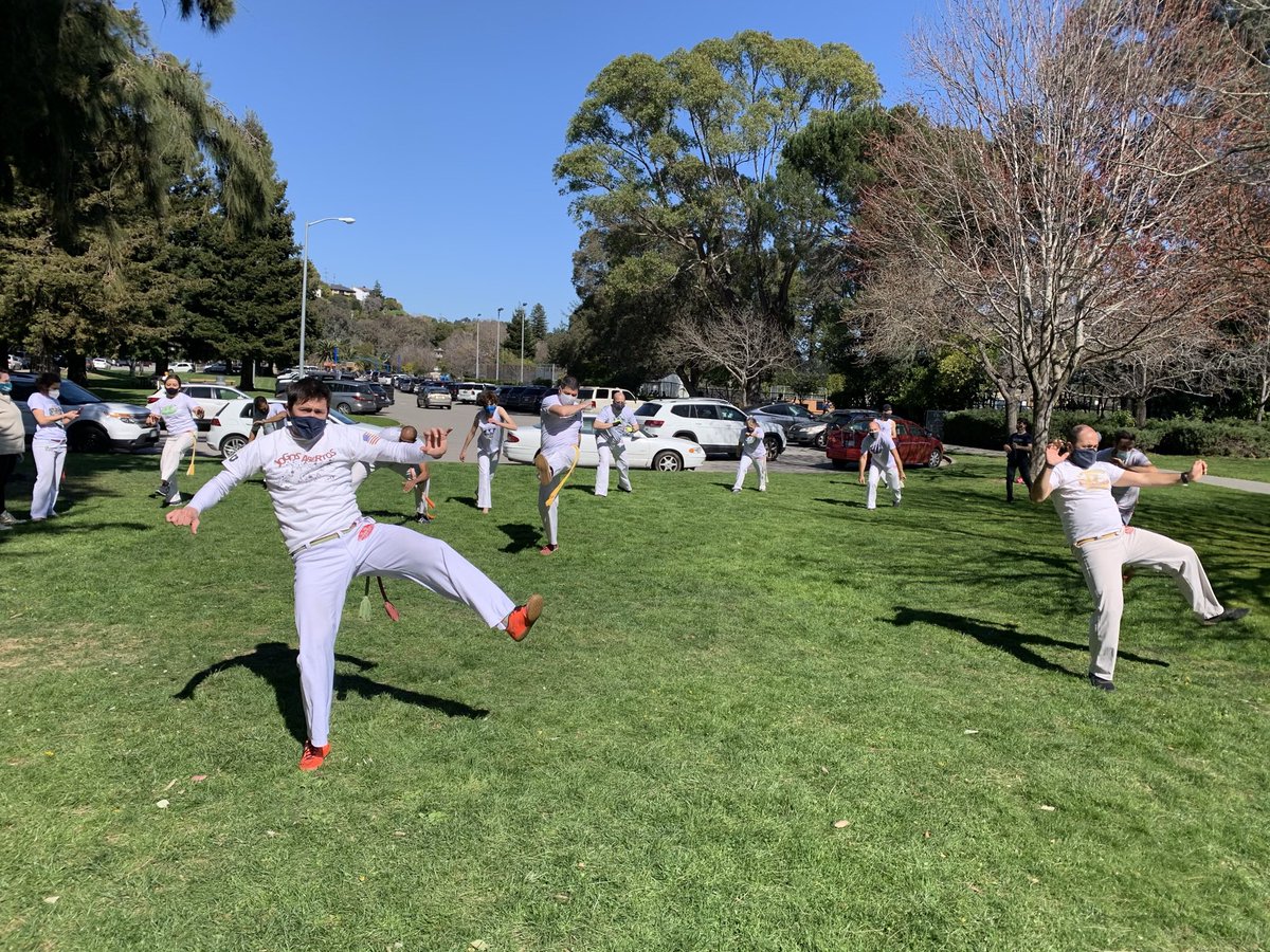 ABADAMarin's tweet photo. E os treinos de capoeira para  todas as idades continuam firme ao ar livre aqui em Marin County!
It was so much so fun the training for Pre-k and Youth with vergas de berimbau.
Adult classes treinamento básico de manutenção and closing with a roda with the presence of serpente! https://t.co/vIP4GbqOoP