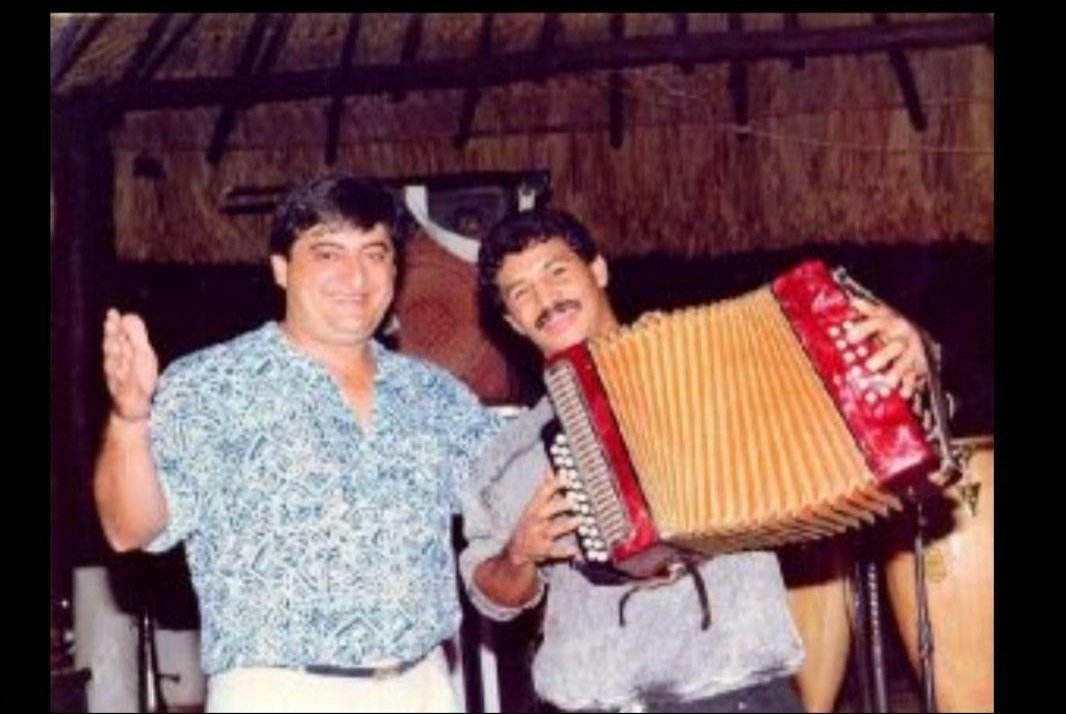 Se apago la voz del maestro, su voz permanecerá por siempre en nuestras vidas.<a href="/onatemusic/">Jorge Oñate</a>
¡vuela alto Jilguero!