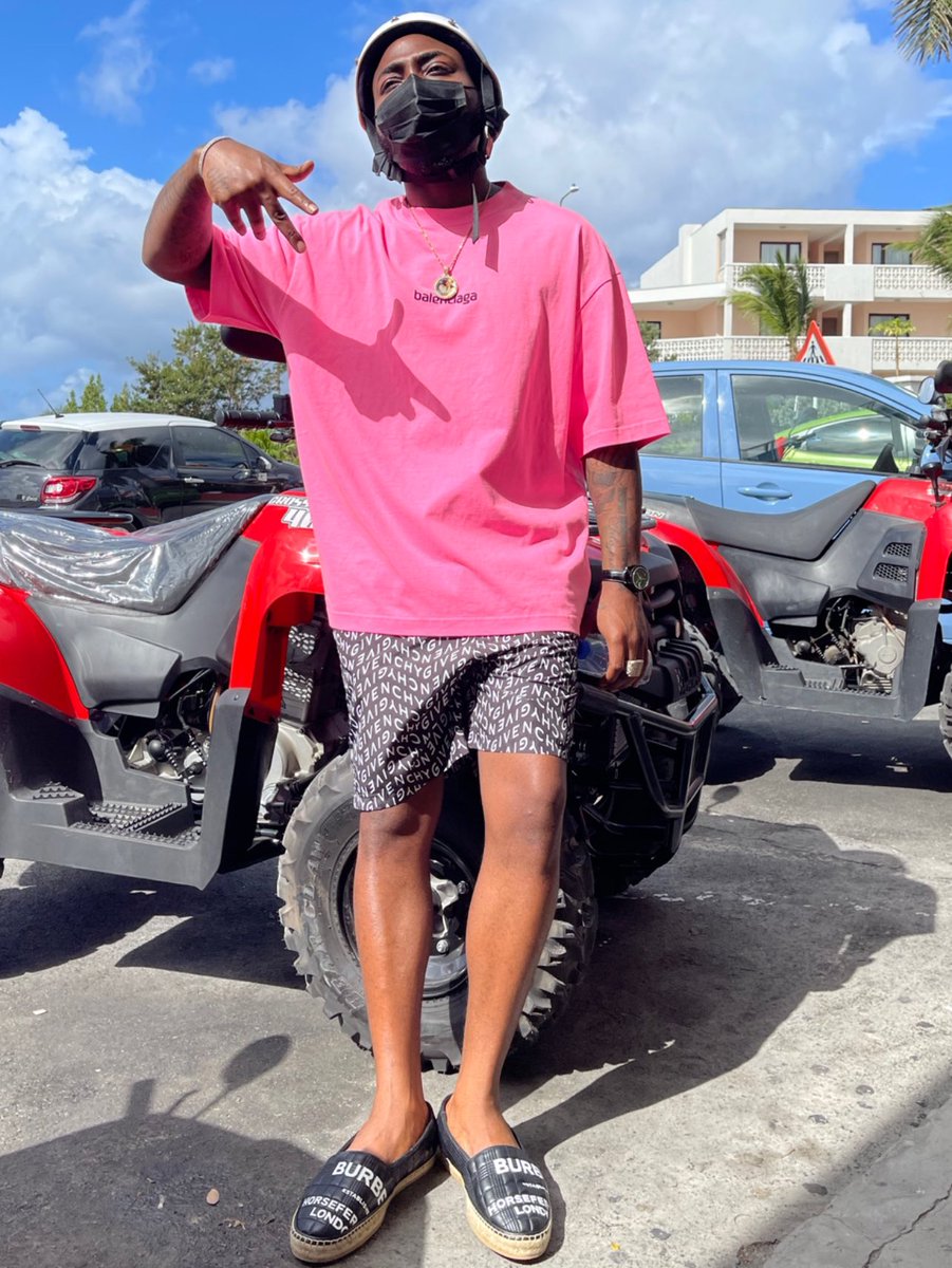 davido's tweet photo. 🌎🇸🇽🌞 https://t.co/gg4yByM7YZ