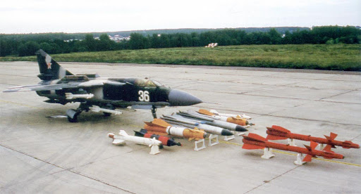 Blackchinadress's tweet photo. MiG-23-98、ムスビ嘘をつけ！！ってなってるけどこれはこれで見たさはあるのでチマチマ武装貯めてる https://t.co/2W59FNwlEW