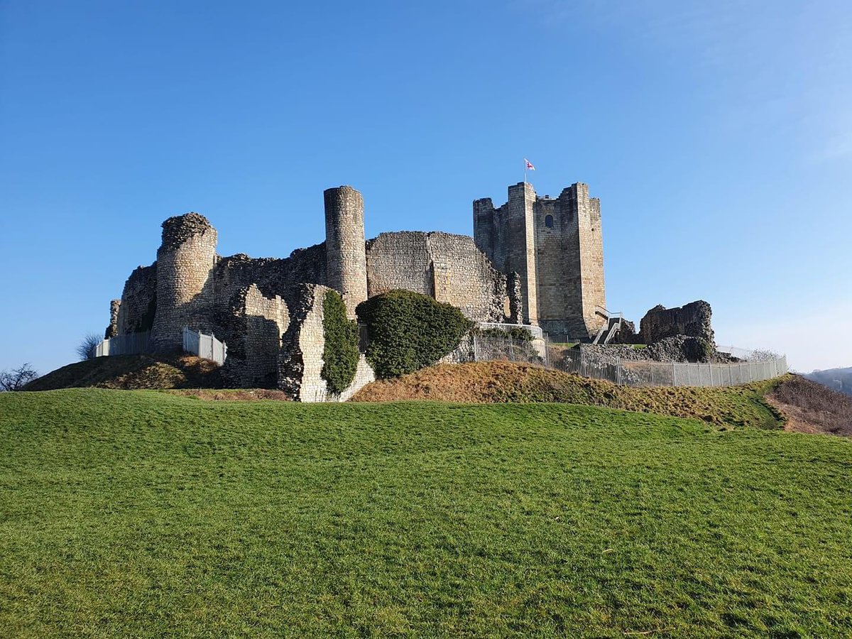 #ConisbroughCastle in our beautiful village 😍 #doncasterisgreat what a lovely day it’s been