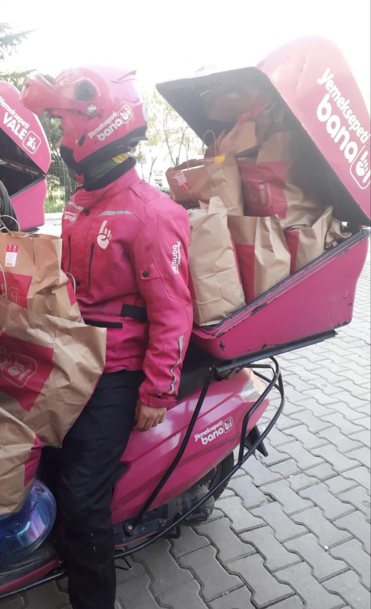erdalkopal's tweet photo. #YemekSepetiSahtecilikYapma 
Trafik'te geç kalırsan, siparişi geç teslim edersen paran kesilir. https://t.co/1snNfuRhdX